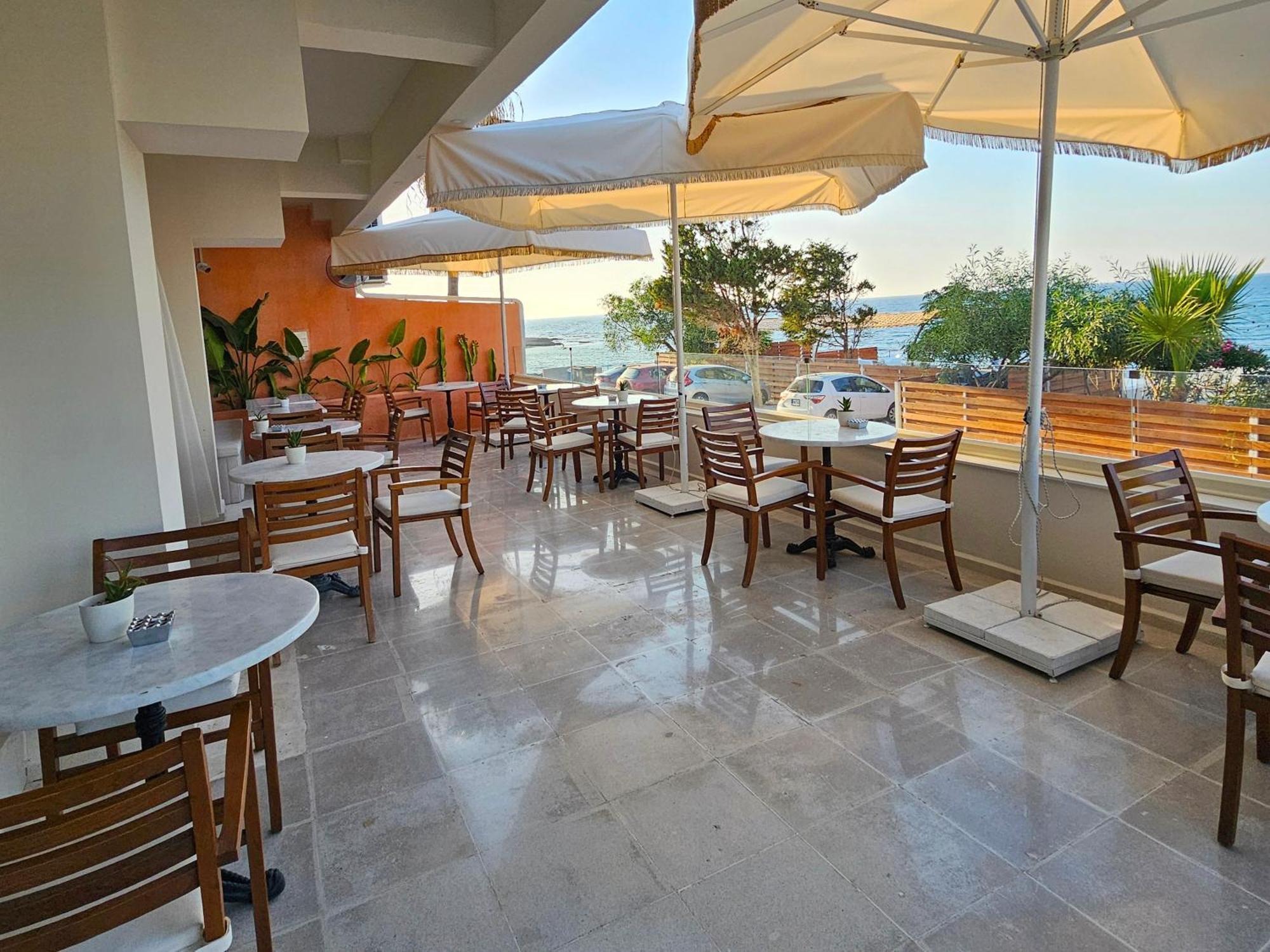 Azure Bay Hotel Ayvaryara Exterior photo
